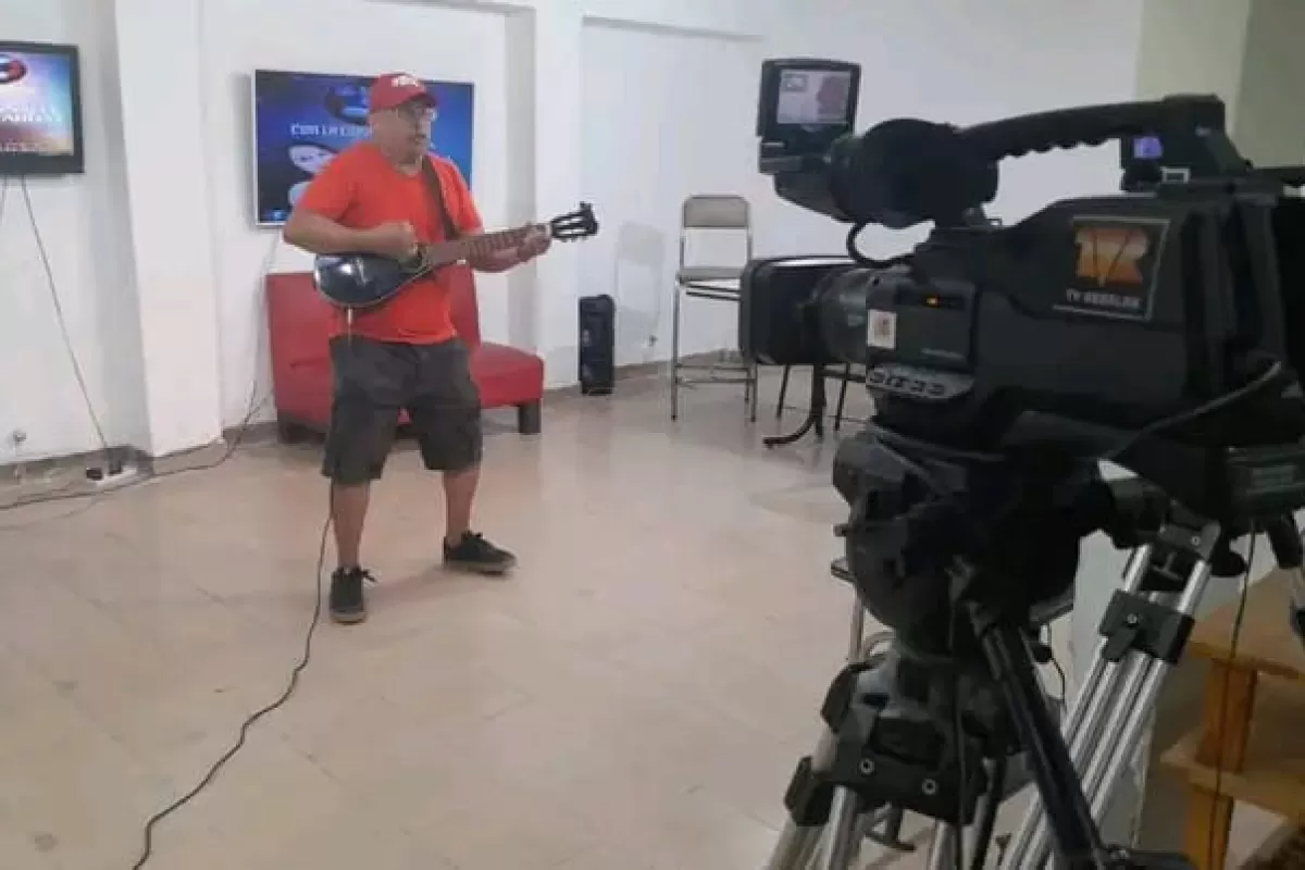 El cantante Javi Ag&uuml;ero impulsa su carrera con el estreno de &ldquo;Casita Blanca&rdquo; y nuevos shows en vivo