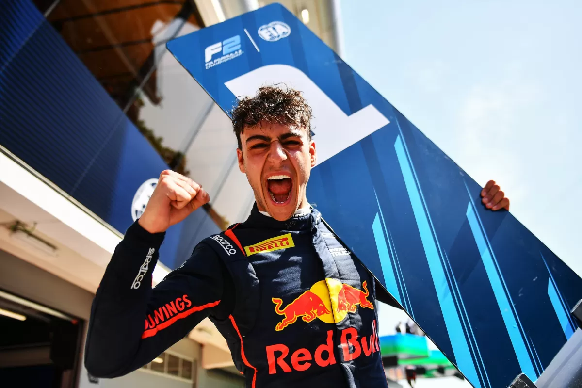 Arvid Lindblad, de 17 años, obtiene Superlicencia para ser piloto reserva de Red Bull