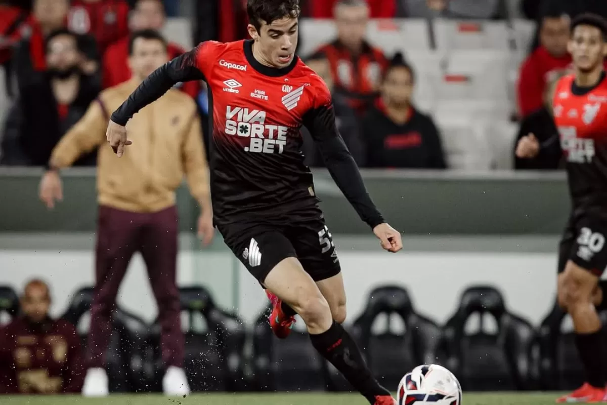 VIDEO | Dudu maravilla con un golazo “a lo Messi” en el triunfo de Athletico Paranaense
