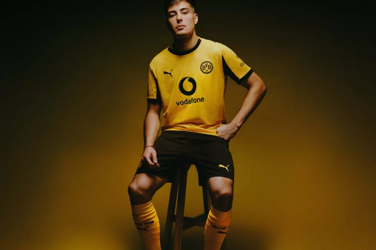Aaron Anselmino, presentado como nuevo jugador del Borussia Dortmund