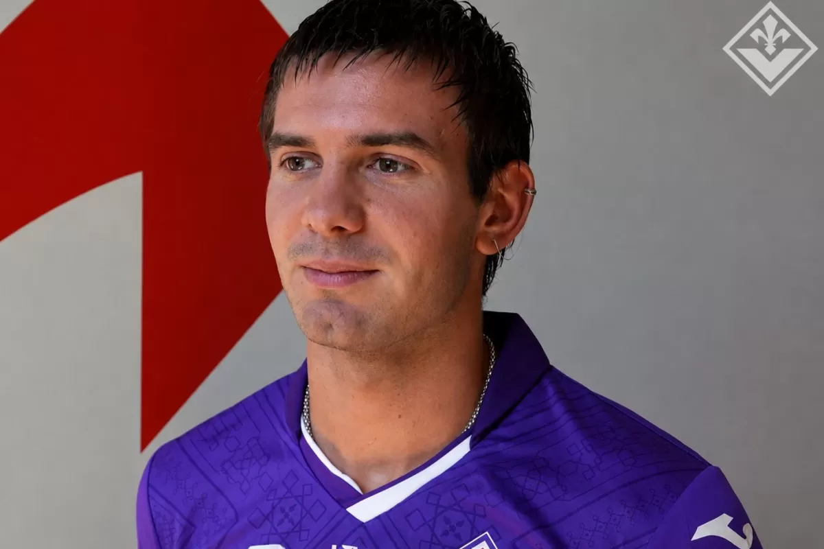Franco Mastantuono fue presentado en Fiorentina y cont&oacute; por qu&eacute; eligi&oacute; al club