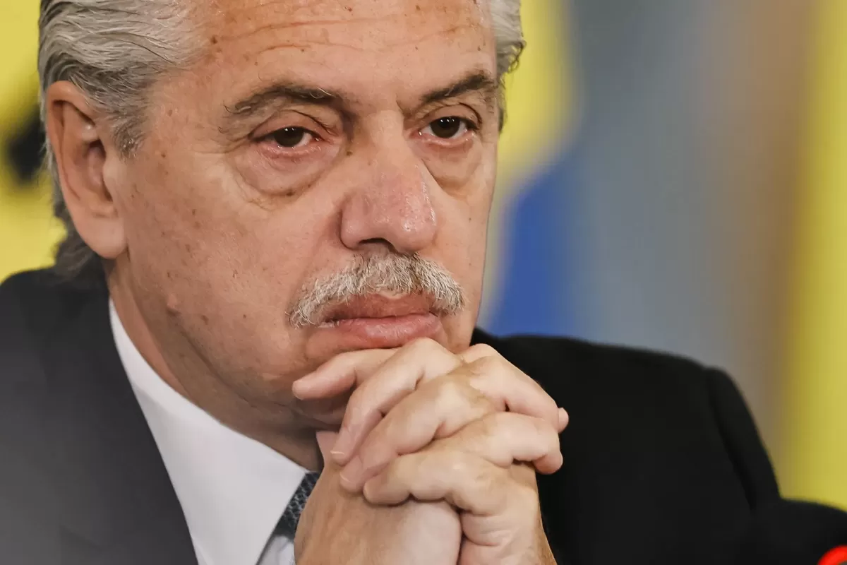 Procesan a Alberto Fernández por negociaciones incompatibles y lo embargan por $14.634 millones