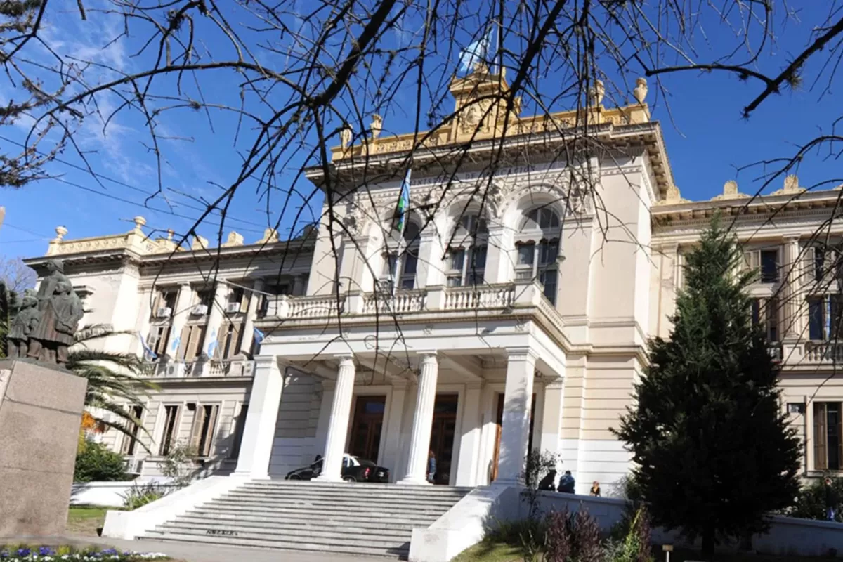 Posible caso de incompatibilidades y presuntas irregularidades en la Dirección de Educación Artística