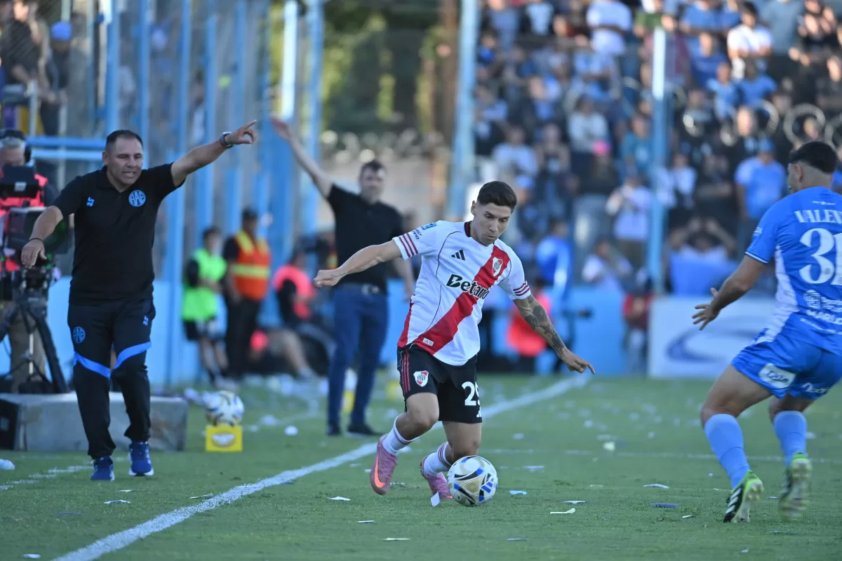VIDEO | River venci&oacute; a Estudiantes de R&iacute;o Cuarto con decisiones discutidas y es l&iacute;der