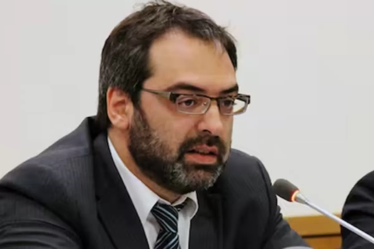 La denuncia de De Olivera apunta a Ernesto Kreplak por retener un fallo sobre miles de terrenos en la Provincia