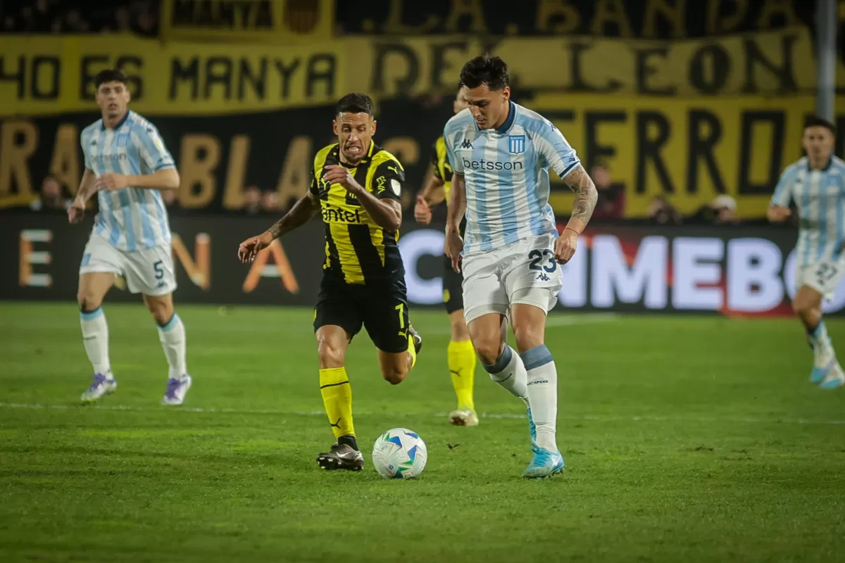 VIDEO | Racing cayó 1-0 ante Peñarol en un friccionado duelo en Montevideo