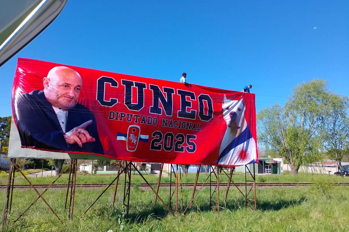Un cartel de Santiago Cúneo impacta en Buenos Aires y abre su ofensiva hacia las legislativas