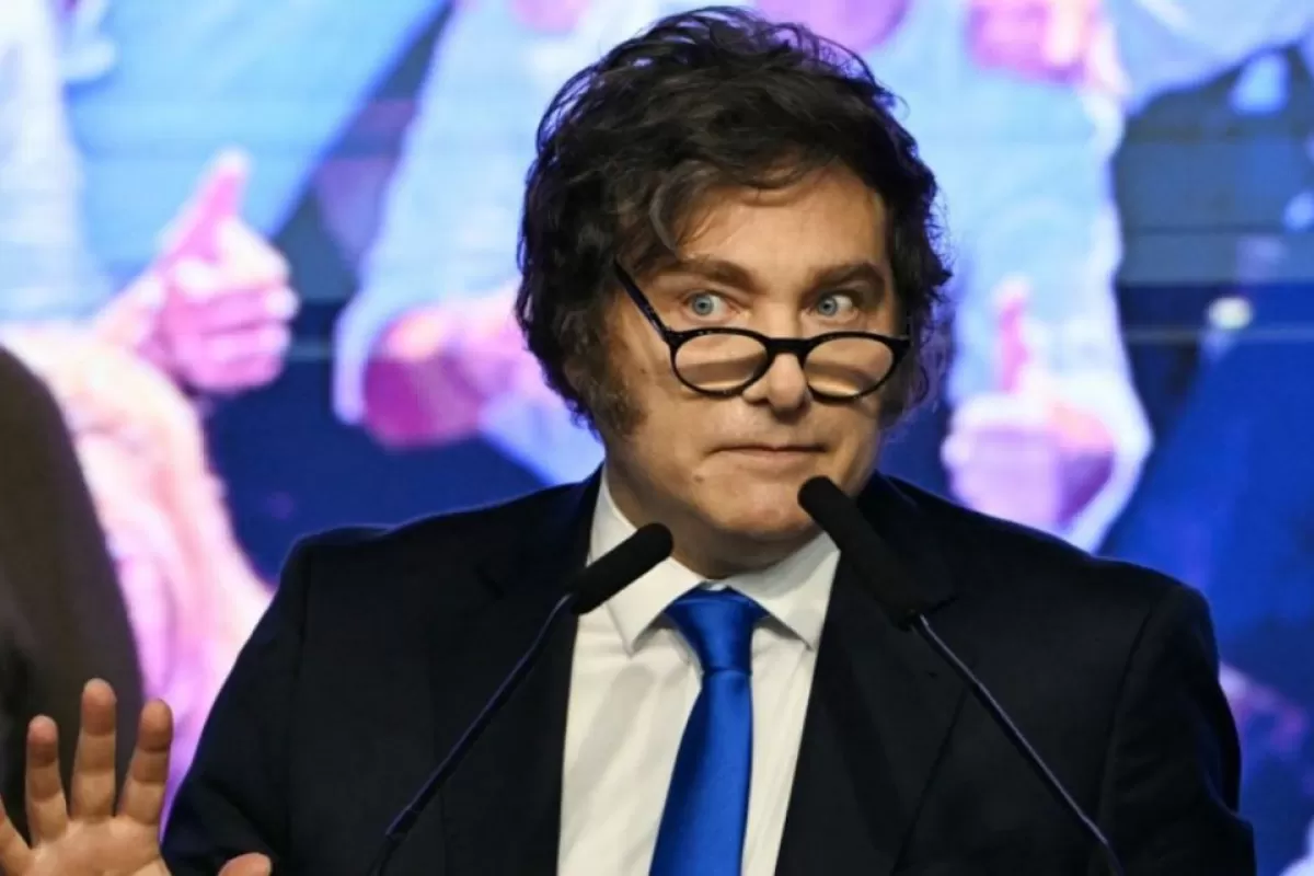 Javier Milei desata un &ldquo;fin de semana salvaje&rdquo; en redes con casi mil interacciones y ataques al periodismo