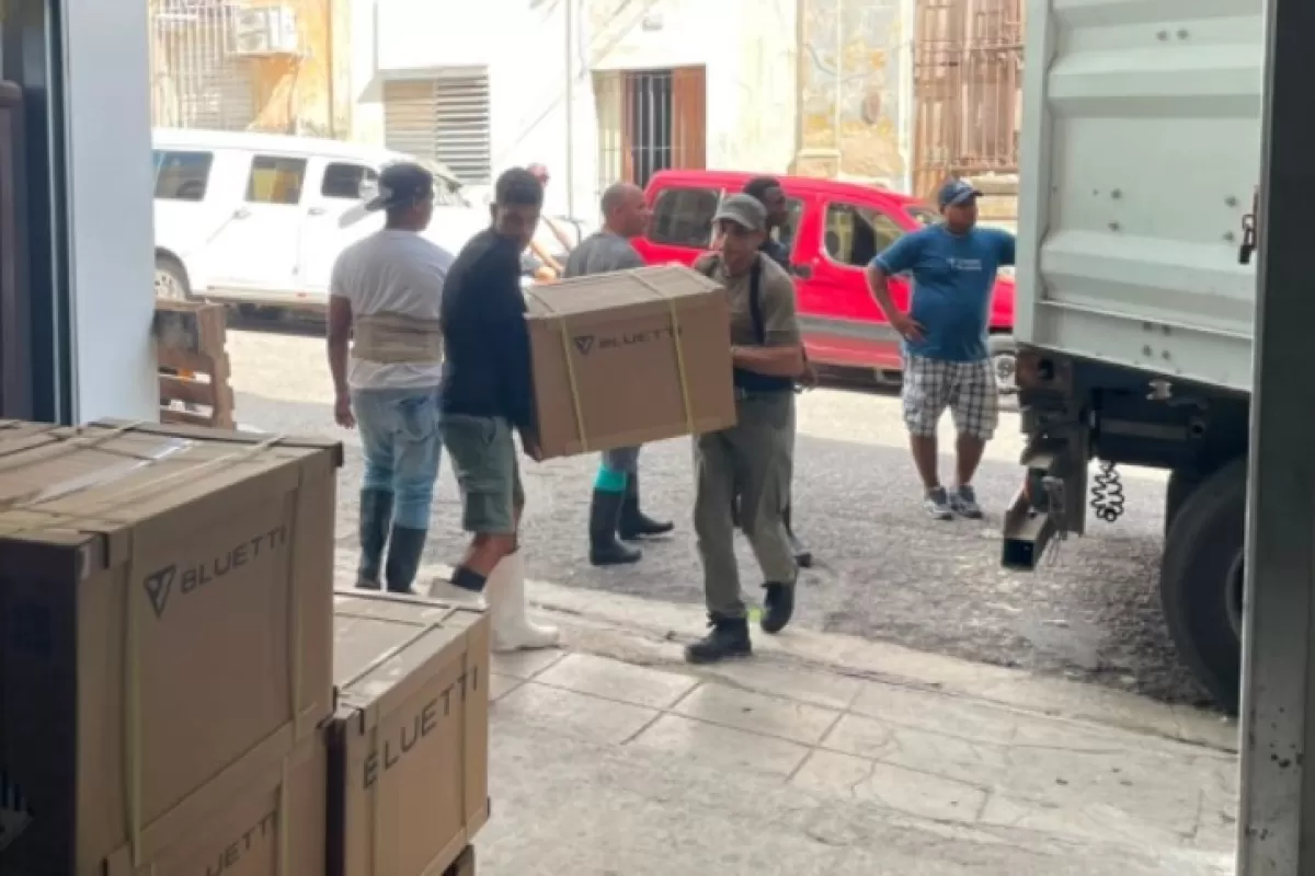 Llegaron a Cuba 45 equipos fotovoltaicos financiados por una campa&ntilde;a solidaria para ni&ntilde;os electrodependientes