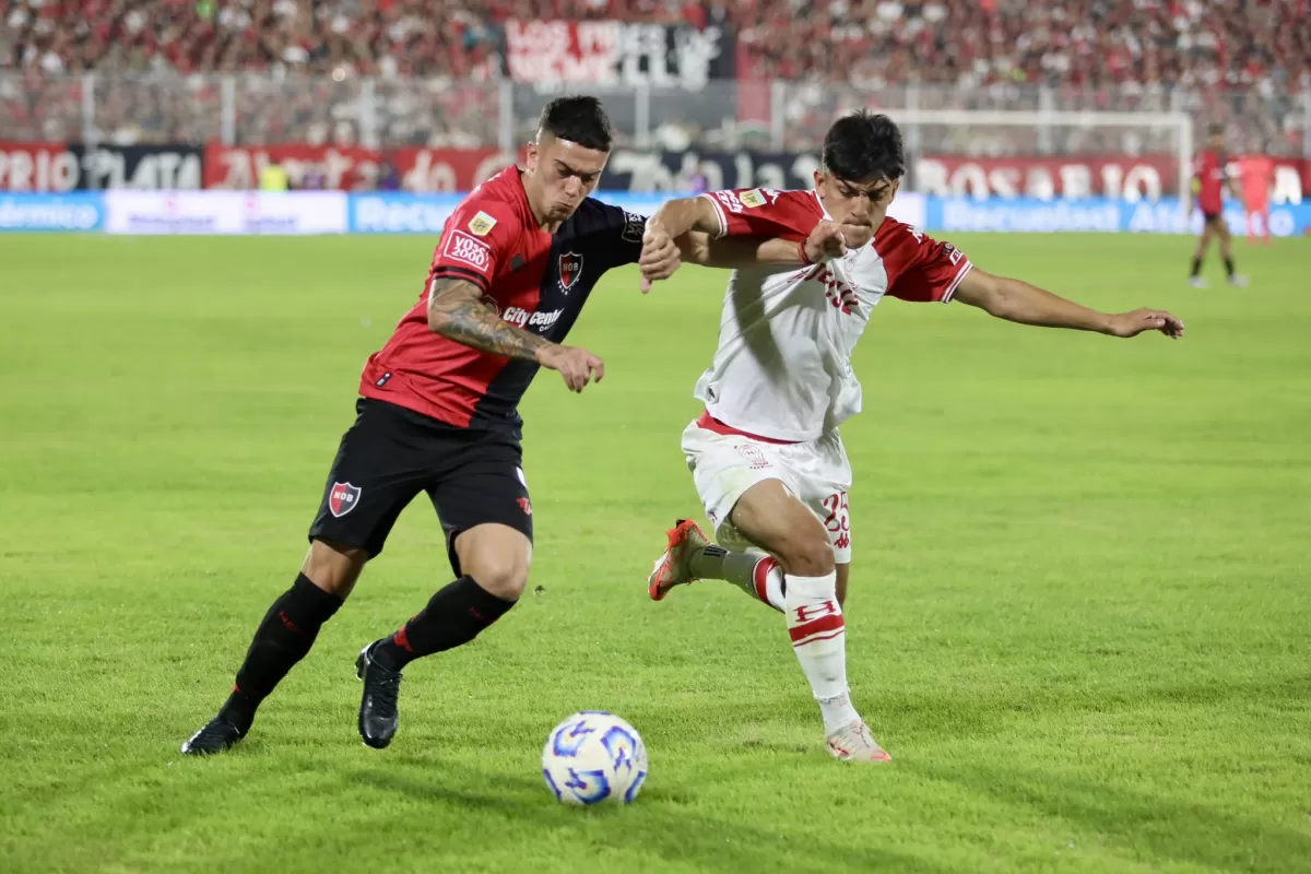 VIDEO | Newell's vence a Huracán con un héroe expulsado y se ilusiona con los playoffs