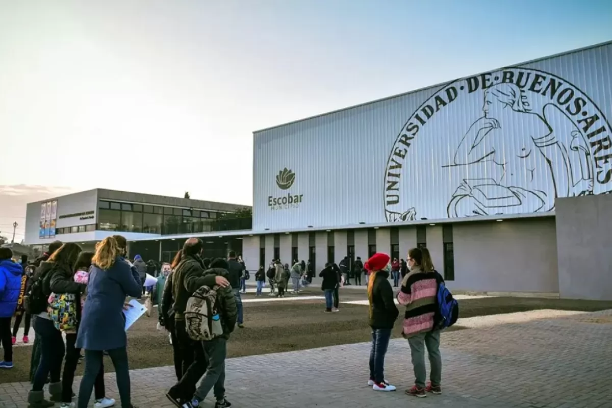 Escobar en duelo: una estudiante del colegio preuniversitario se quitó la vida