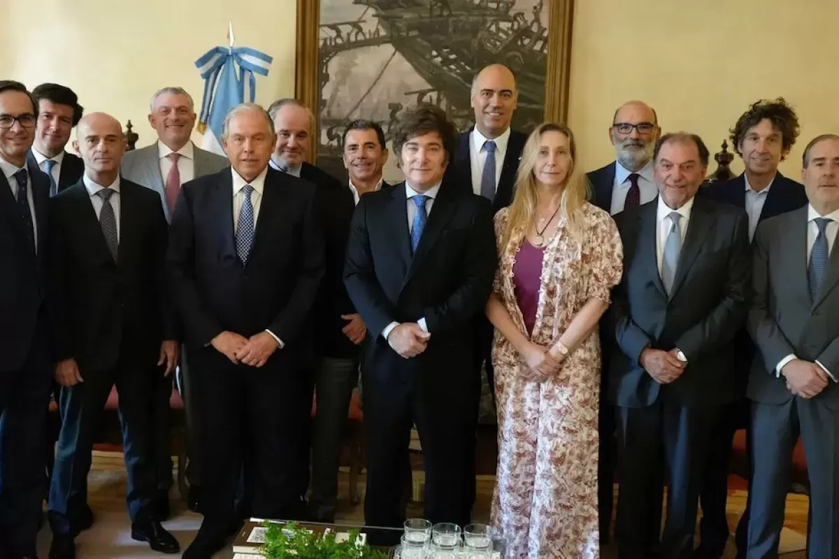Javier Milei visitó la residencia del embajador argentino y se reunió con líderes empresariales en Madrid