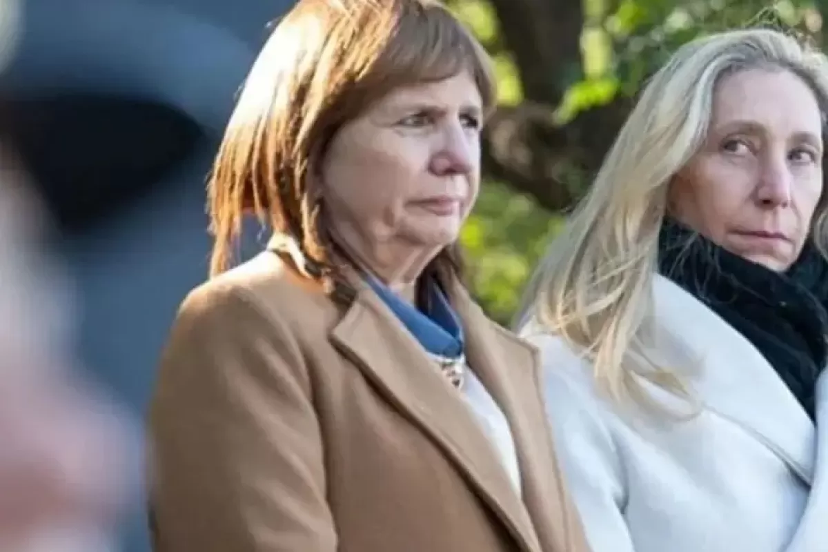 Se mueven las fichas: con una mirada hacia adelante y otra de reojo- retorcida