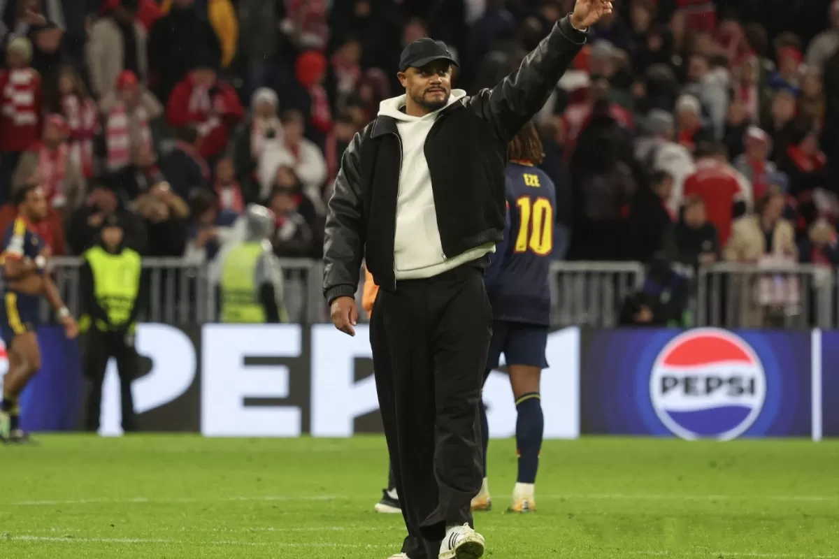 Vincent Kompany recibi&oacute; el alta tras desplomarse en un entrenamiento del Bayern M&uacute;nich