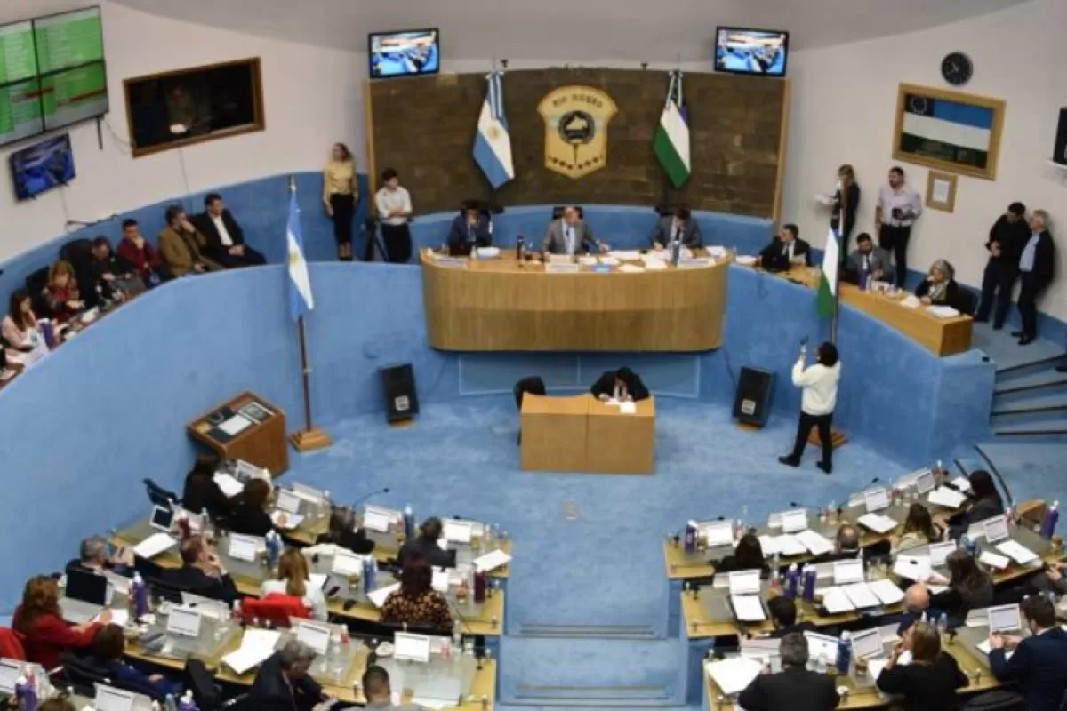 Weretilneck impulsa en Río Negro un endeudamiento masivo y desata críticas por el uso de fondos corrientes