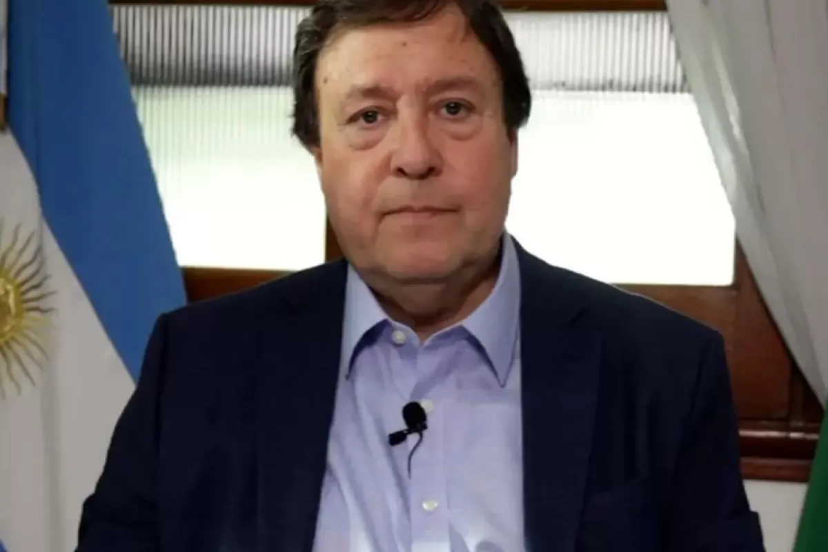 Chats filtrados complican a Weretilneck en R&iacute;o Negro por negociaciones con Qatar y avales judiciales en juego