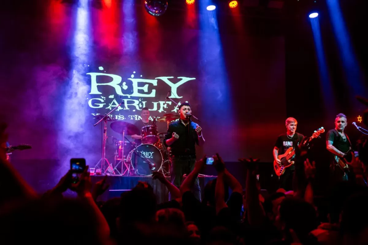 Rey Garufa celebra 17 a&ntilde;os de trayectoria con un show que revive la m&iacute;stica de Los Redondos