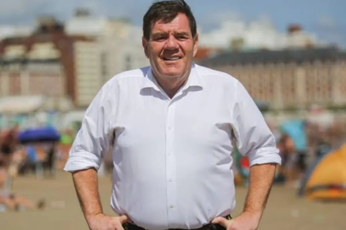 Apuntan contra Guillermo Montenegro por entregar el Minella a una firma bajo sospecha