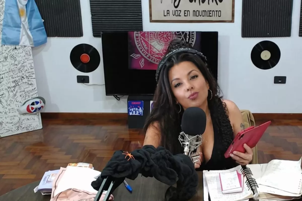 Karen explica su trabajo como m&eacute;dium, reikista y profesora de yoga con eje en el bienestar personal