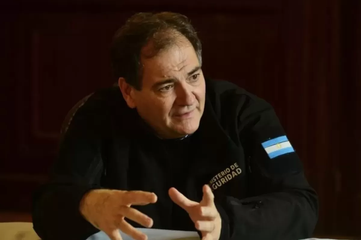 Ministro Alonso: &ldquo;Secuestramos droga, dinero y otros elementos en Mar del Tuy&uacute;&rdquo;