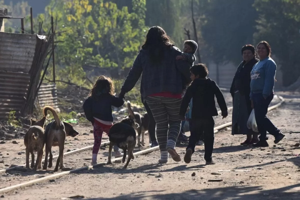Pobreza infantil en Argentina cayó del 67% al 52,7% en 2024, según Unicef