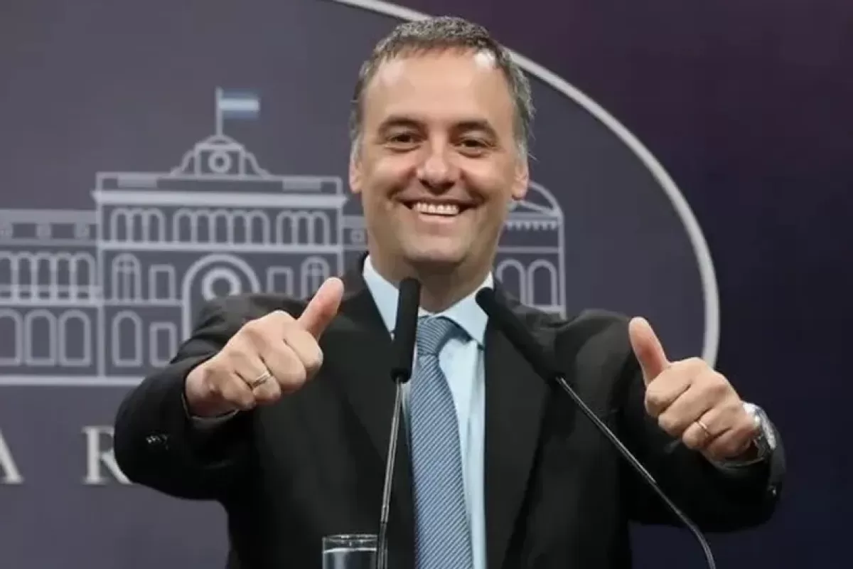 Manuel Adorni puso en venta su departamento en La Plata en medio de la causa judicial