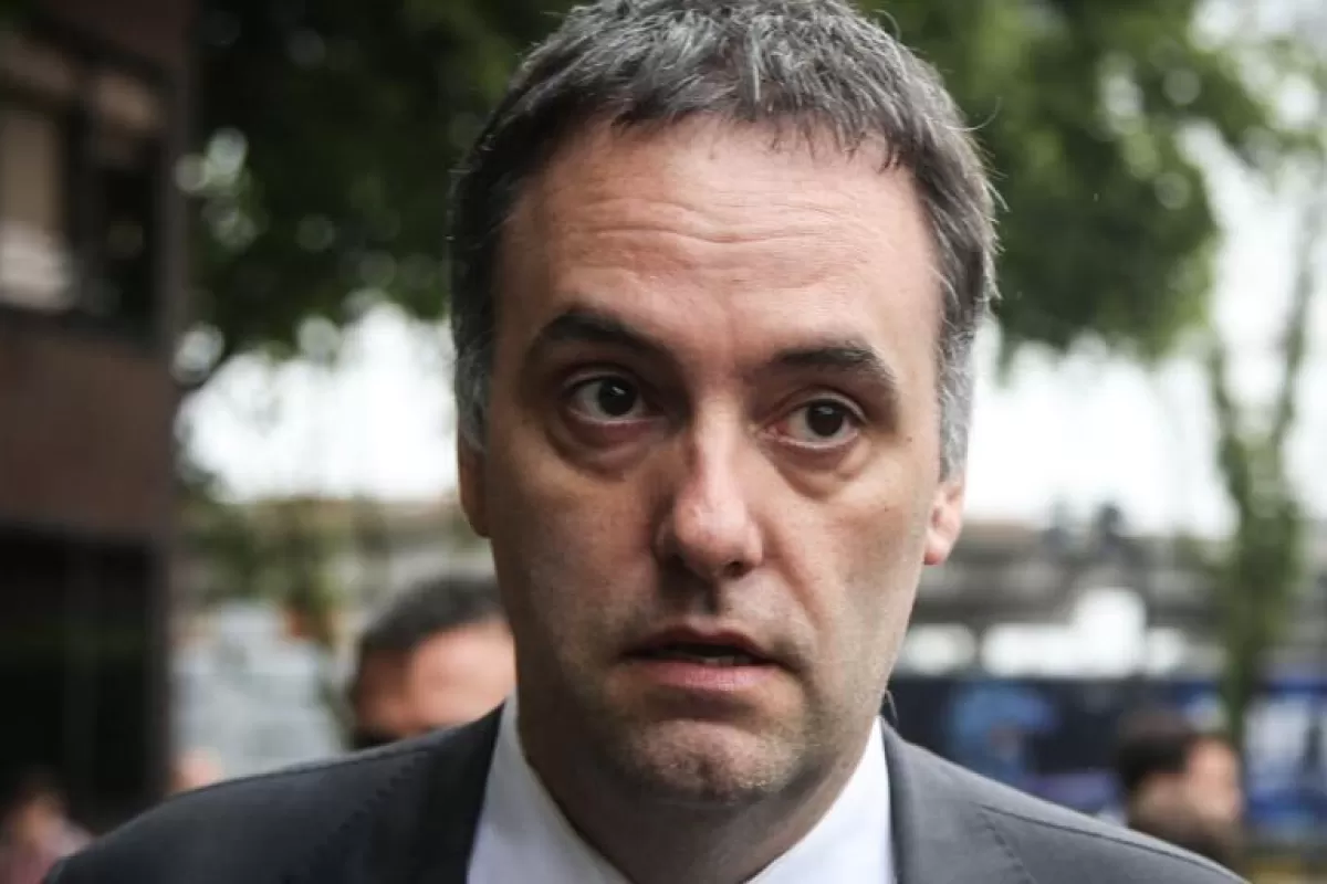 La Justicia le prohibi&oacute; salir del pa&iacute;s a Manuel Adorni por riesgo de fuga