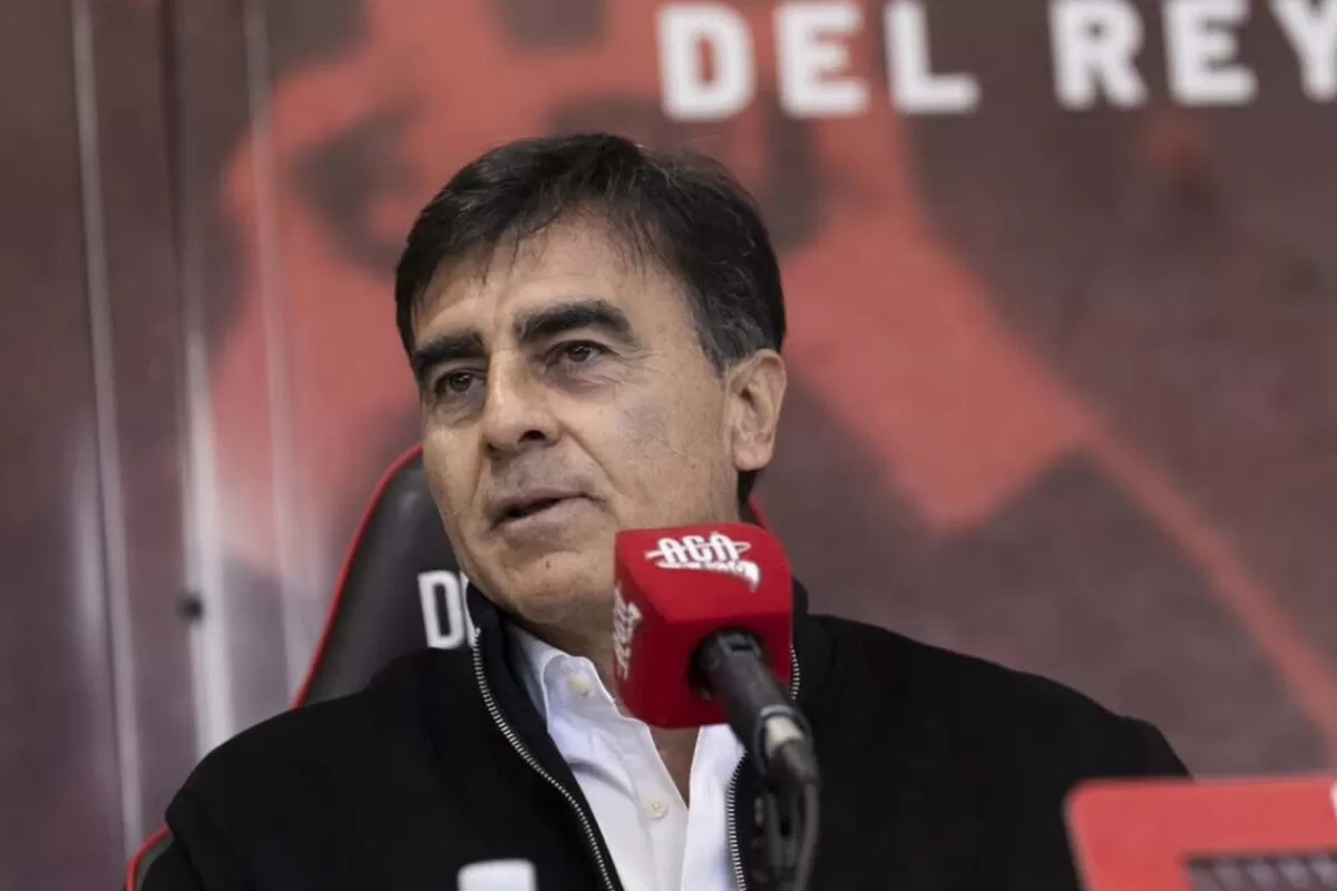Gustavo Quinteros fue despedido de Independiente tras la goleada ante Atl&eacute;tico Tucum&aacute;n