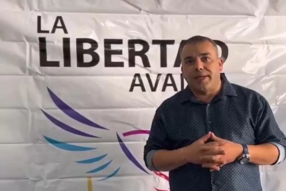 Un ex barra brava gana peso en el esquema de Pareja mientras crecen denuncias por amedrentamiento a militantes