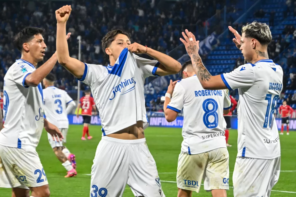 VIDEO | V&eacute;lez venci&oacute; a Independiente y qued&oacute; como &uacute;nico l&iacute;der con puntaje ideal