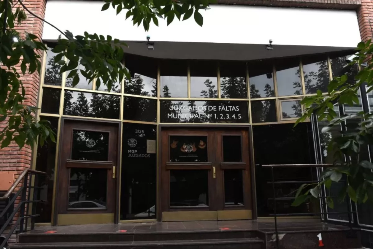 Vecinos de Mar del Plata exponen fallas en el servicio de una dependencia clave y denuncian destrato