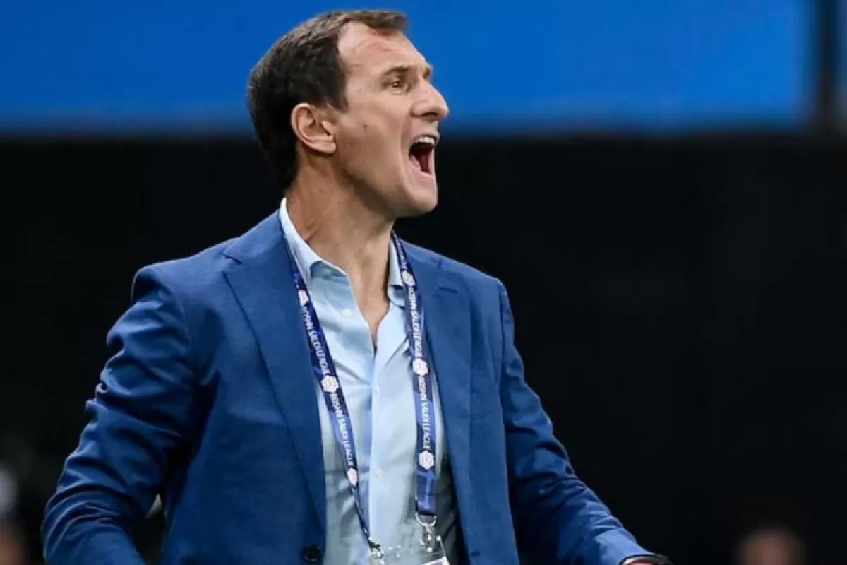 VIDEO | Arruabarrena lleg&oacute; al pa&iacute;s y qued&oacute; a un paso de iniciar su segundo ciclo en Boca