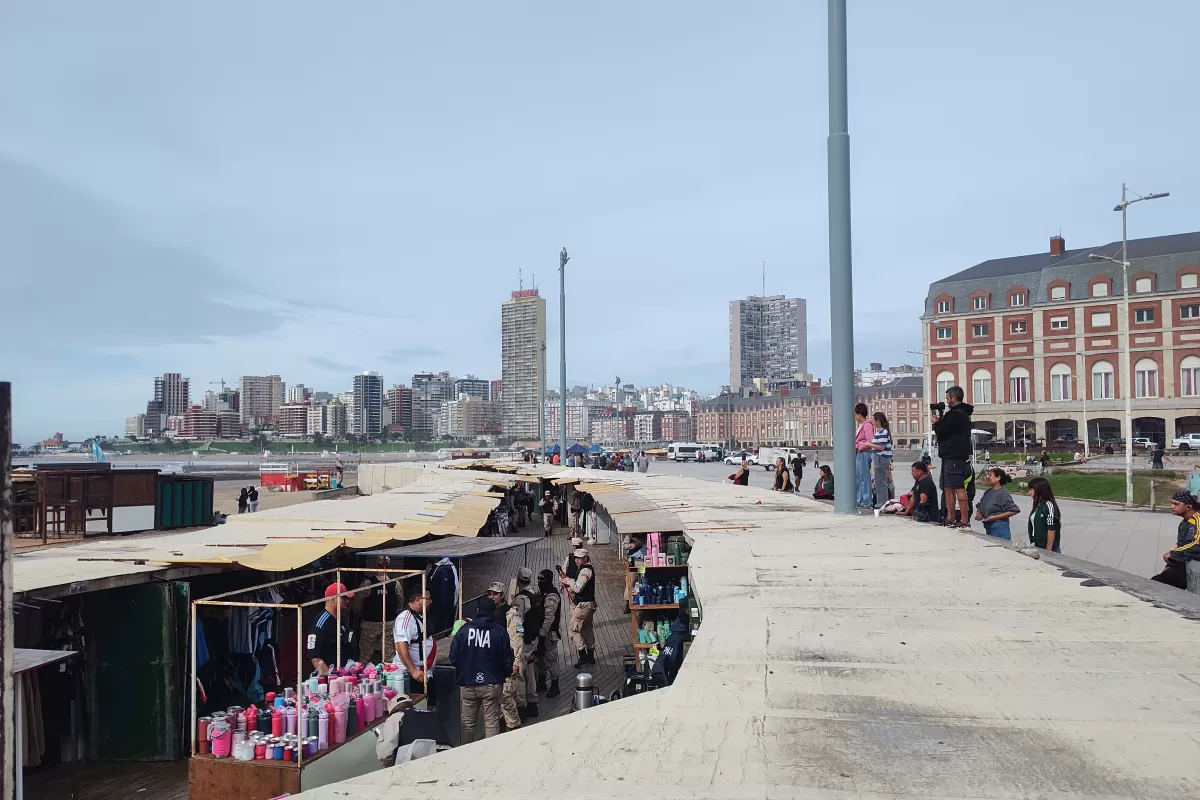 Fuerte golpe en Mar del Plata con un allanamiento que apunta a desarmar la venta de marcas truchas en la Rambla