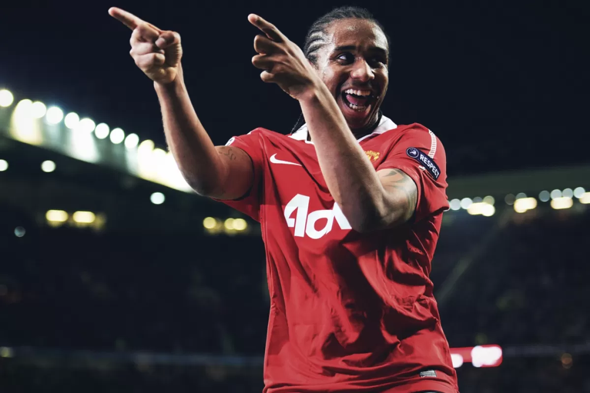 Exjugador del Manchester United enfrenta prisión si no paga pensión alimenticia