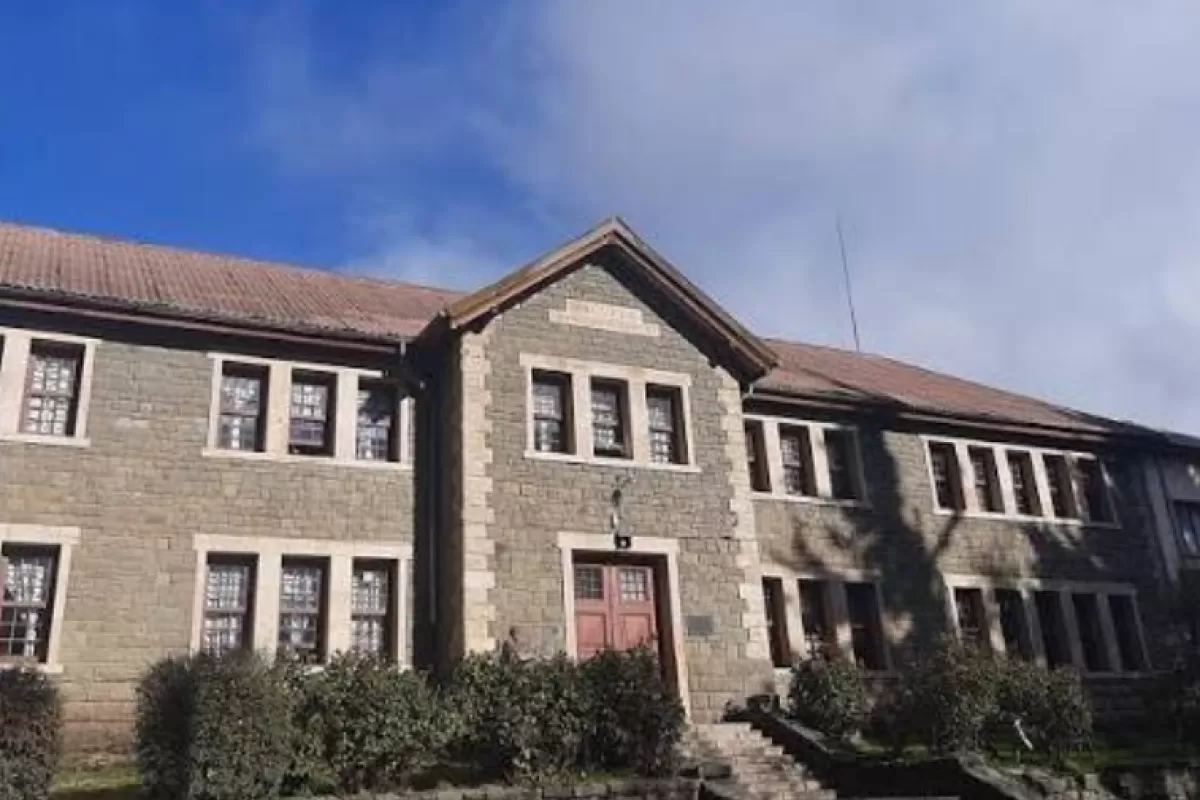 R&iacute;o Negro: familias de la Escuela 16 de Bariloche esperan obras mientras Provincia y Municipio se pelean