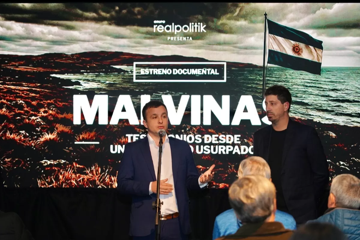 Grupo Realpolitik present&oacute; un documental filmado en las islas y abri&oacute; un debate con veteranos