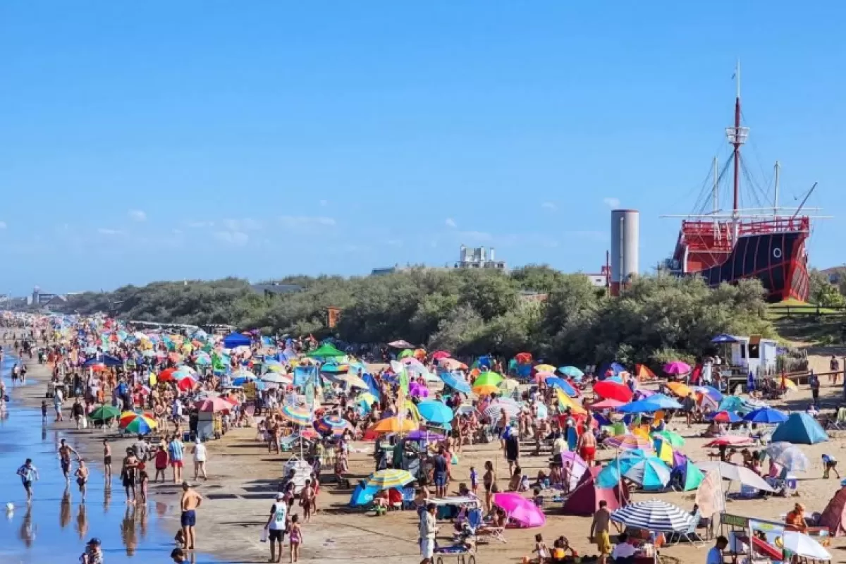 El turismo interno pisa fuerte: la Costa, las sierras y el norte lideran el movimiento del feriado