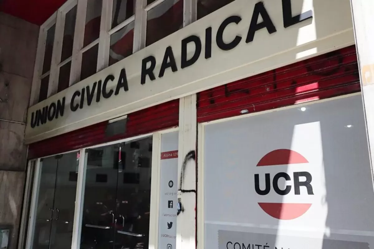 Radichetas con peluca fueron expulsados de la UCR en el Congreso