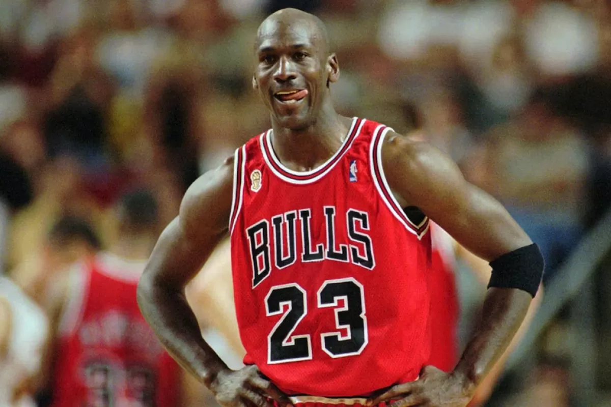 Una camiseta de Michael Jordan se vendi&oacute; por 14 millones de d&oacute;lares y rompi&oacute; un r&eacute;cord