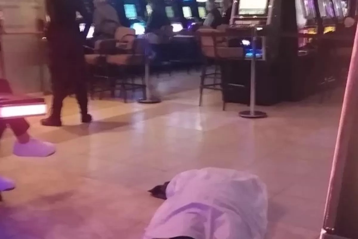 Una mujer murió en un bingo y los apostadores siguieron jugando como si nada