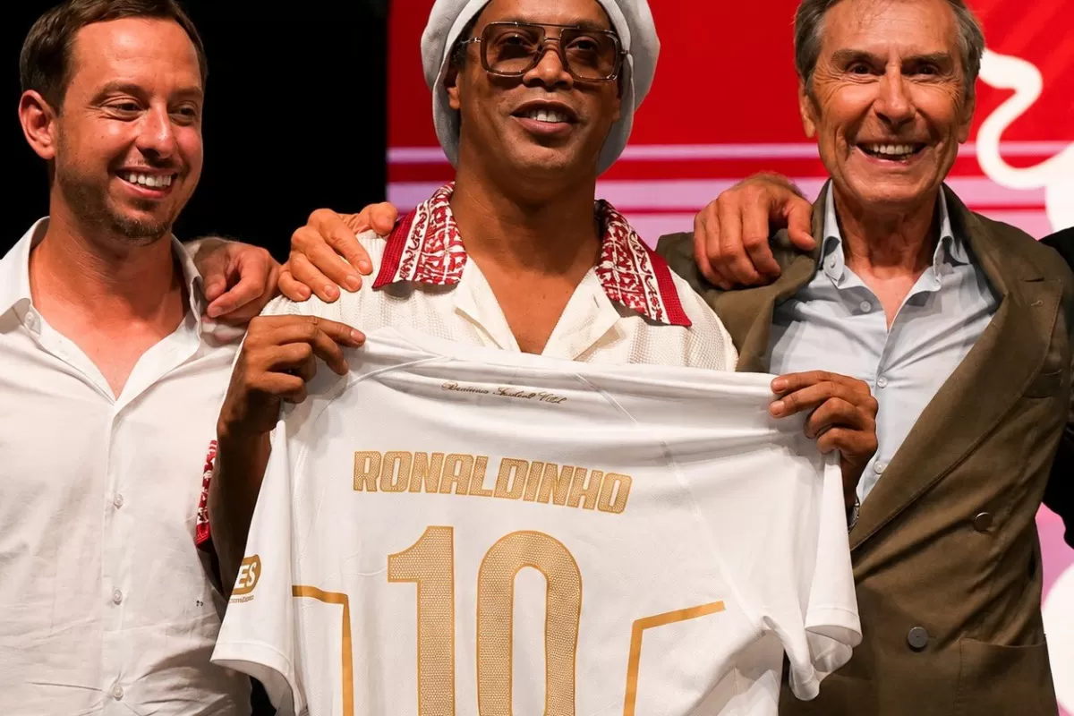 Ronaldinho vuelve al f&uacute;tbol profesional despu&eacute;s de 11 a&ntilde;os: d&oacute;nde jugar&aacute;