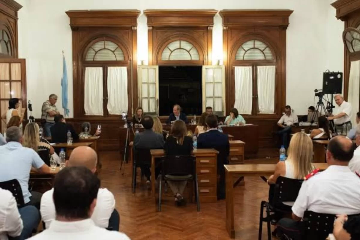 Se quej&oacute; por salir fotografiado durante una sesi&oacute;n p&uacute;blica del Concejo de 9 de Julio