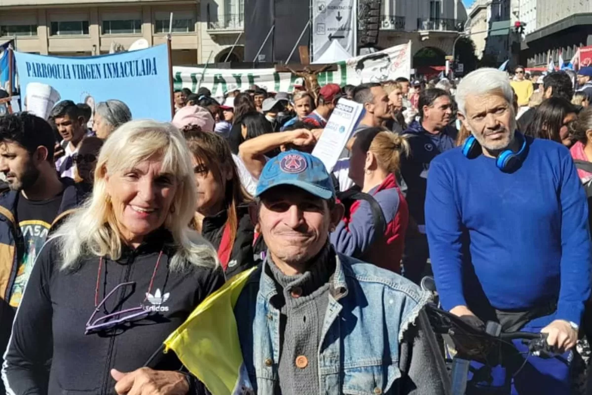 Mercedes Landa agranda las filas de Nuevo País en provincia de Buenos Aires y participa en misa por Francisco I