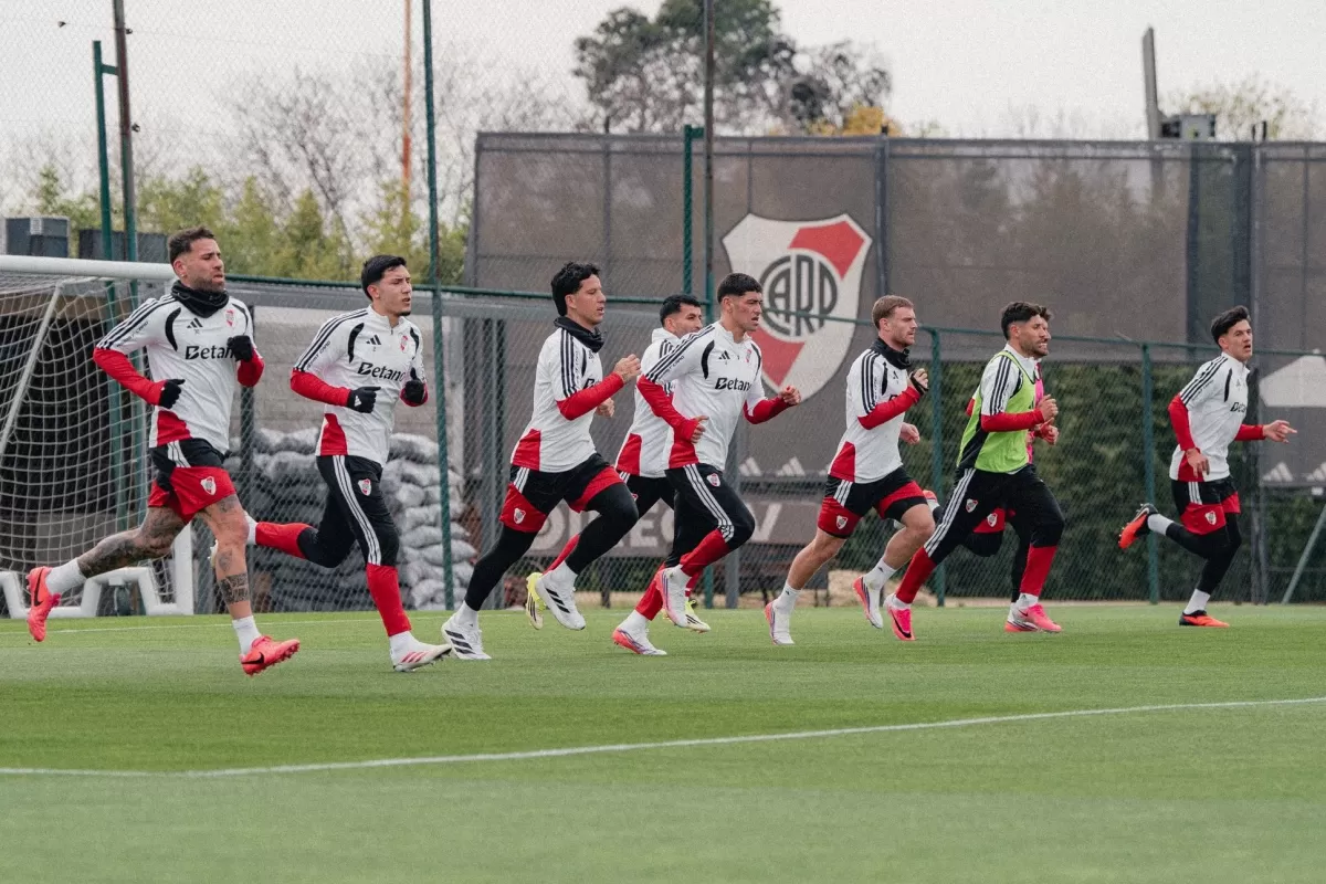 River se rearma en Ezeiza: Almada volvi&oacute; lesionado de la Selecci&oacute;n y Ponzio prepara un amistoso ante V&eacute;lez