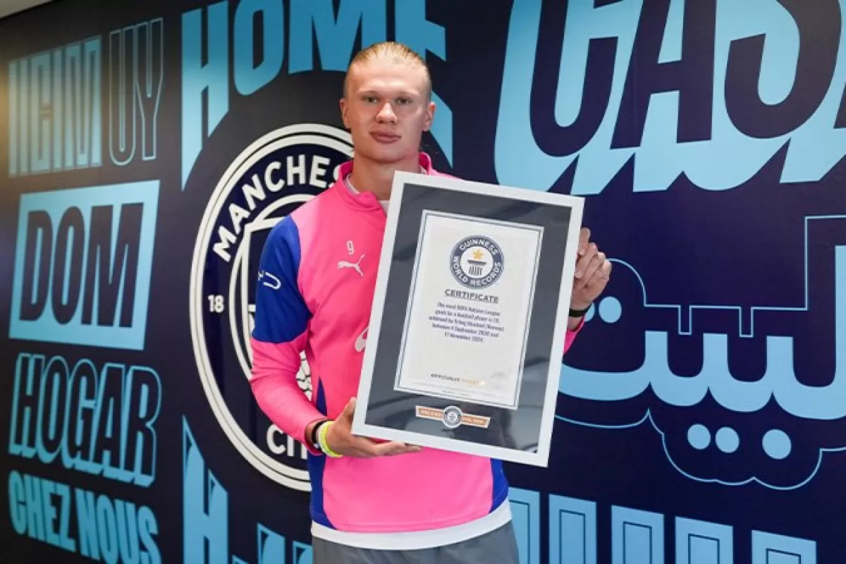 VIDEO | Erling Haaland recibi&oacute; cuatro r&eacute;cords Guinness y sigue haciendo historia
