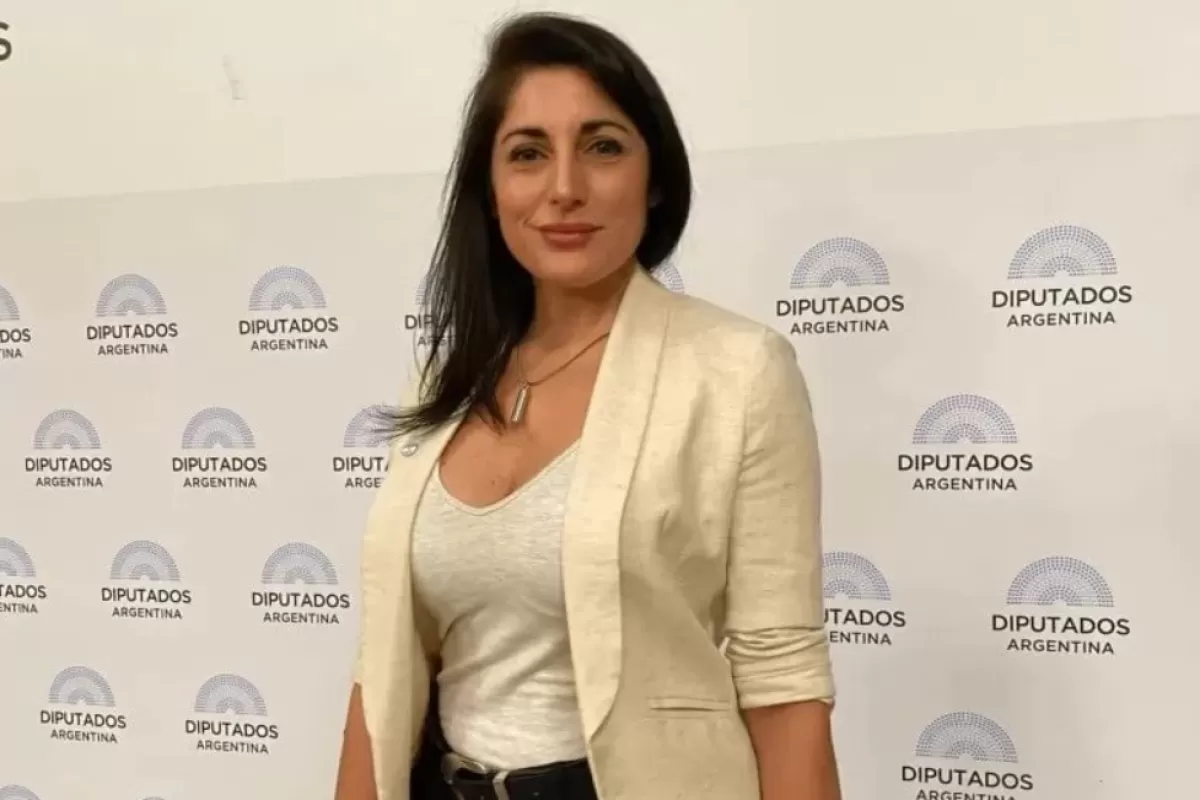 Juliana Santill&aacute;n mostr&oacute; desconocimiento b&aacute;sico al mencionar a Checoslovaquia como pa&iacute;s vigente