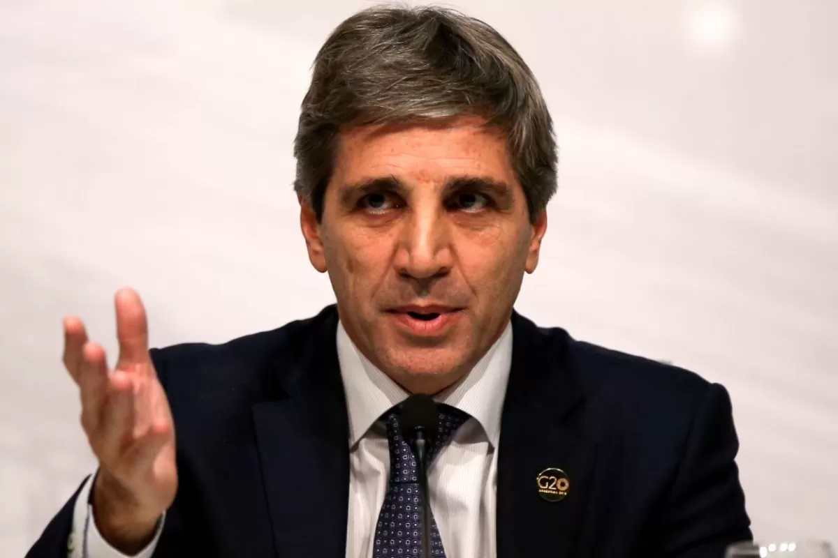 Luis Caputo incomoda a los organismos internacionales y complica la estrategia de Milei