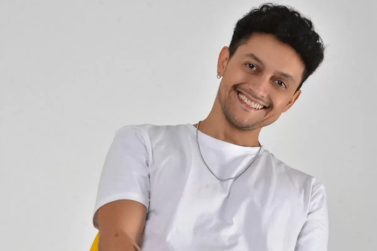 El cantante Lucho Arrieta se present&oacute; como artista invitado en la apertura del recital de Q&rsquo; Lokura