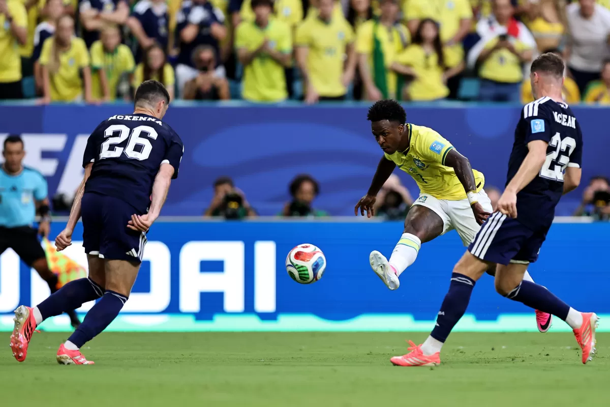 VIDEO | Vin&iacute;cius brill&oacute; por duplicado y Neymar volvi&oacute; en la goleada de Brasil