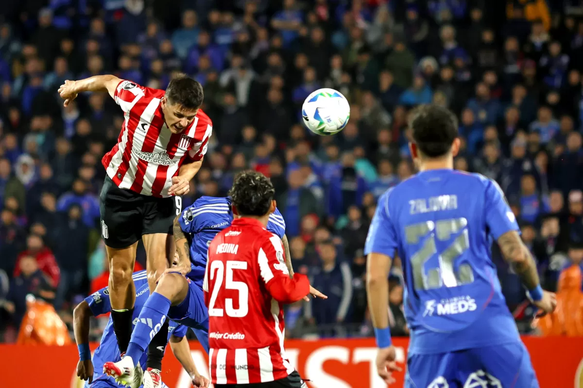 VIDEO | Estudiantes golea 3-0 a la U de Chile y lidera el Grupo A
